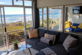 Spectacular beachfront views of Table Mountain